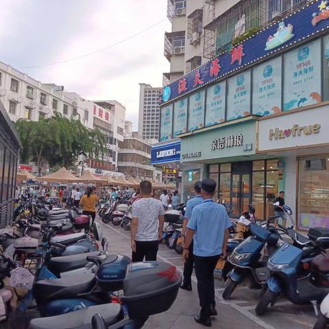 天涯区旅游和文化广电体育局联合相关部门对第一市场周边海鲜市场秩序进行整治。