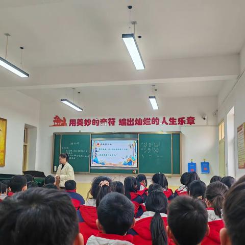 逐春天之梦  绽音乐之花——十五小学校音乐课