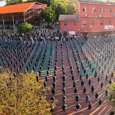 千教万教教人求真 千学万学学做真人————宾阳县志远中学2025年秋学期家长会纪实
