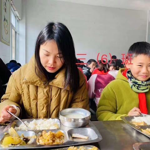 爱心陪餐  共享“食”光  ﻿——冯庙中心小学教师陪餐活动