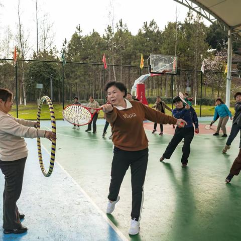 阳春三月好风光 柔力球小球柔健康