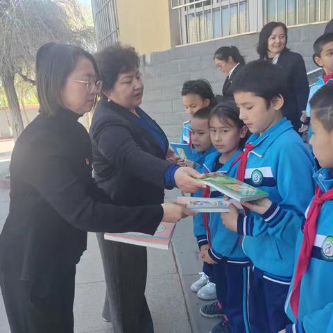 “浴书香之馨  享读书之雅”乌市第56小学读书节系列活动