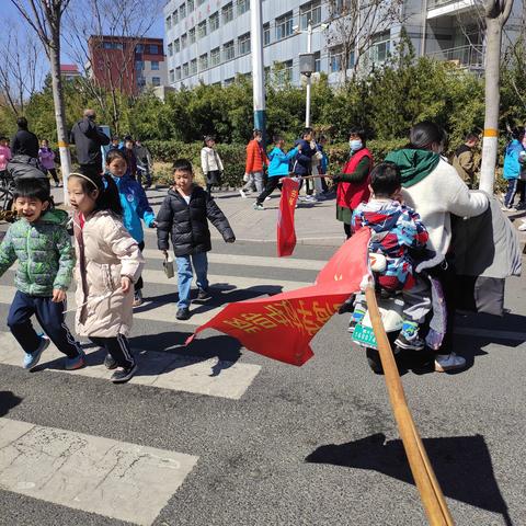 真情陪伴暖春天 家校合力护平安——北海学校九年级十班护导侧记