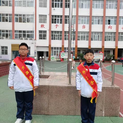 传承红色基因  争做强国少年——昆仑路小学五六中队主题升旗仪式