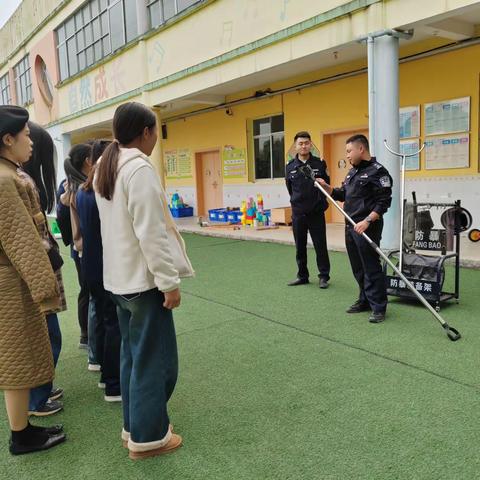 警园携手·安全护航——排楼村幼儿园防暴器械使用培训及防恐防暴安全演练