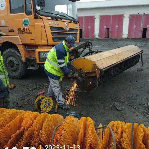 维修部为冬季除雪车辆保驾护航