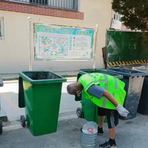 夏日炎炎“绿衣侠”   安全护航城市美