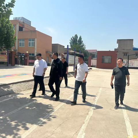 深入基层探实情，凝心聚力促发展 ——教育局领导莅临我校调研指导工作