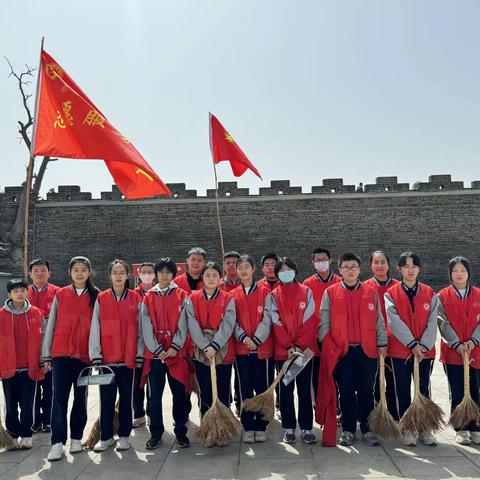 “以奉献之心，深耕青春，收获喜悦。”——泰安一中萃英学校 七（1）中队志愿服务活动