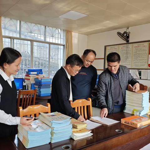 龙马精神齐奋进 砥砺前行谱新篇—岑溪市马路镇教管办教学组成员到昙容中心小学开展教学调研工作