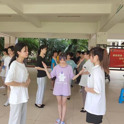 21烹饪一班礼仪操