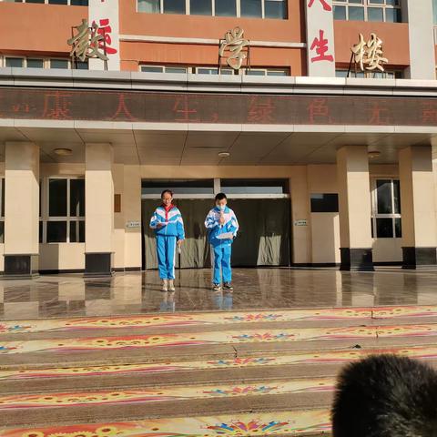 白银区第一小学第13周“心向阳光，健康成长”主题教育自主升旗仪式