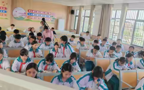 智慧平台引领课堂革命，点亮智慧教学之路 —记南吕中学数学组教研活动