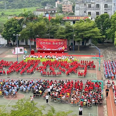 躬耕教坛，致敬师恩 ﻿心怀皓月，桃李芬芳 ——油麻一中庆祝第39个教师节颁奖大会