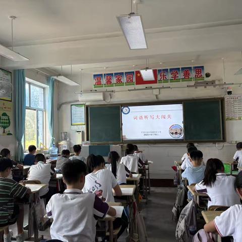 词语大闯关：课堂上的趣味学习活动