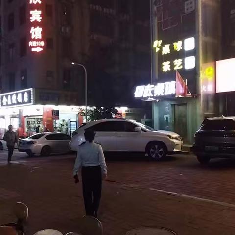 执法局开展露天烧烤执法检查