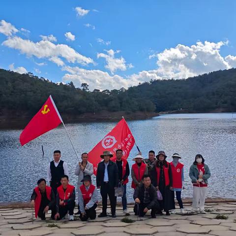 高仓街道龙树社区：开展2024年“党建+清河行动”赴一场冬日净水之约