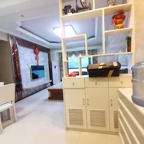 出租威尼斯3室两厅两卫，全家具家电，三台空调，年租金15800元。v63067