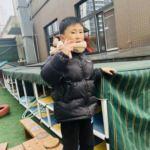 胡语辰小朋友新年快乐呀