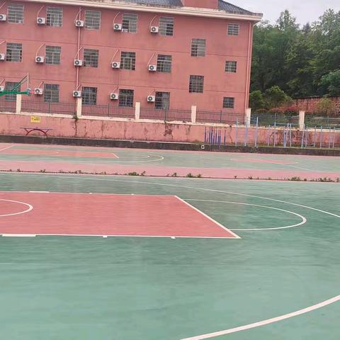 用双手扮靓校园，以行动传递责任——湾里学校2025年春大扫除活动