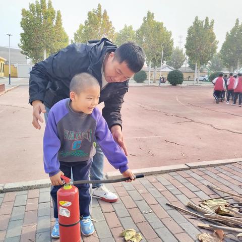 安头屯镇中心园消防演练活动纪实