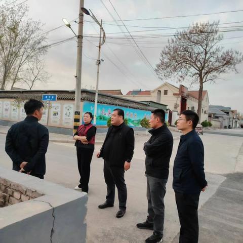 路域整治齐发力 昼夜奋战焕新颜