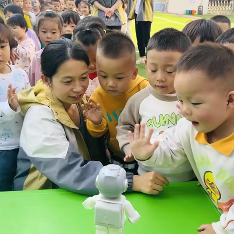 点燃科技梦，童心探未来 ——龙山幼儿园开展科普进校园活动