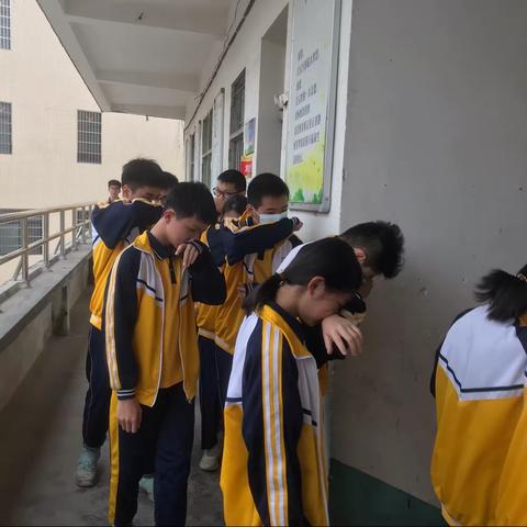 演练常开展，安全记心中——石角一中开展防震，防火及防溺水综合演练