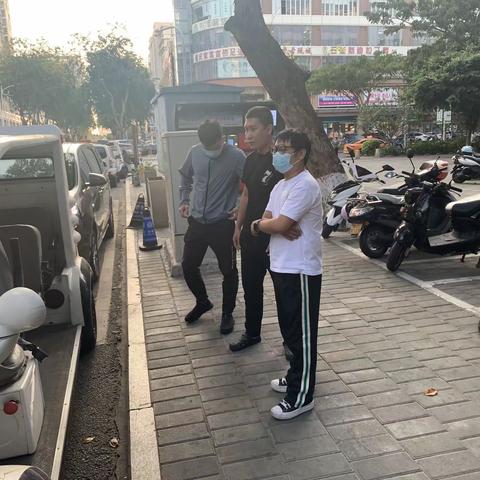 天涯区旅游和文化广电体育局联合相关部门对第一市场周边“拉客妹”违法拉客行为进行整治