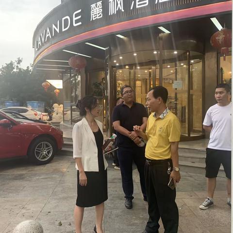 李丽英副区长带队组织对第一海鲜市场进行综合检查