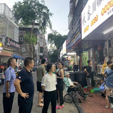 李丽英副区长带队组织对第一海鲜市场进行综合检查