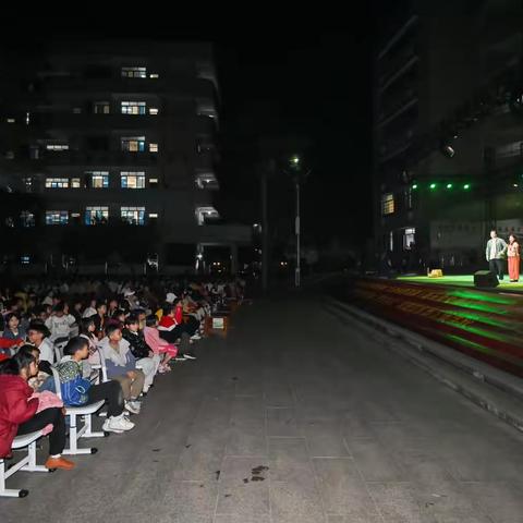 《怀乡起义》音乐剧走进丁堡学校：一堂行走的思政课