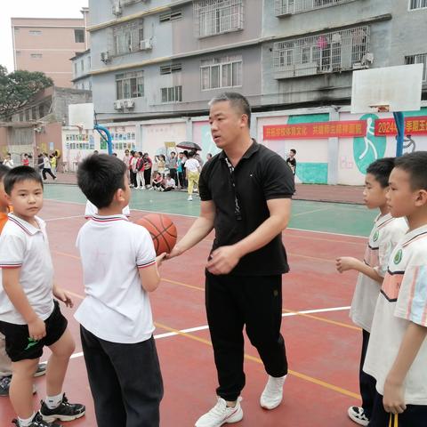 “投”不尽的激情  “篮”不住的精彩 ——玉州区城西中心小学三年级班级篮球友谊赛