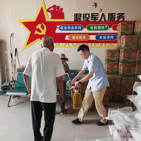 岳村镇举办“八一” 情系退伍军人 传递温暖关怀慰问活动
