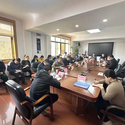 区城管执法局召开道路清扫保洁安全生产工作专题会