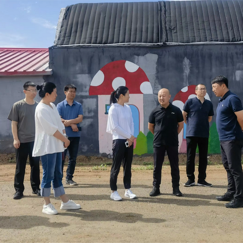 旗委常委、旗委办公室主任郭峰调研先锋乡食用菌产业发展情况