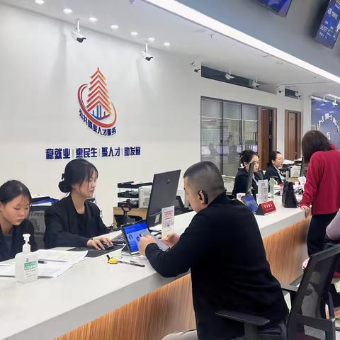 锦旗致谢显温情 高效服务暖人心 ——雁塔区人才中心真挚服务获群众赞誉