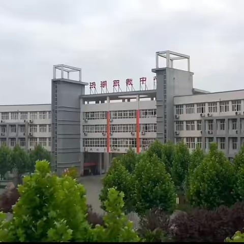 学校保洁大扫除 营造清新校园环境 ‍团委会和学生会部门部长带领各部门新生开展校园实践活动