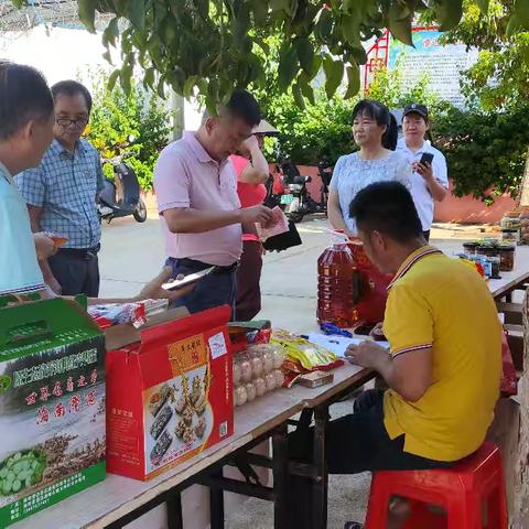 澄迈县福山中心学校举办消费助农集市活动