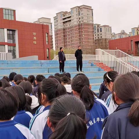 筑牢宿舍安全防线，打造平安幸福宿舍—华研中学开展宿舍防火应急疏散演练