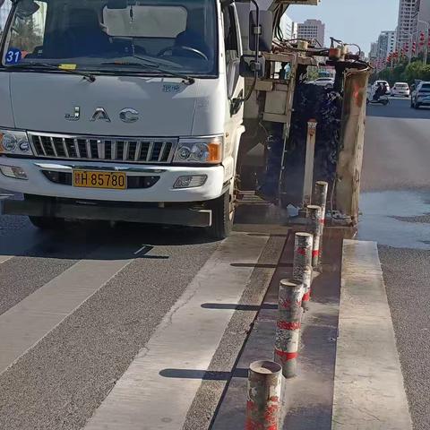 《环卫车队护栏车：守护城市的“整洁卫士”》