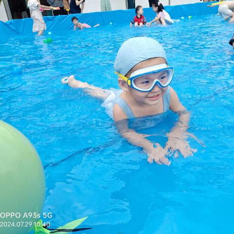 向阳幼儿园小二班课程故事之《火辣辣的夏天》