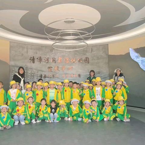 “小精灵们”探索湿地奥秘