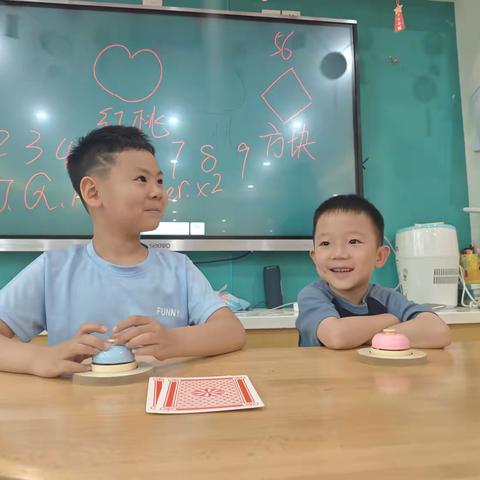 【大二班】孩子们，请疯狂玩扑克牌吧！              ——幼儿纸牌的10种玩法