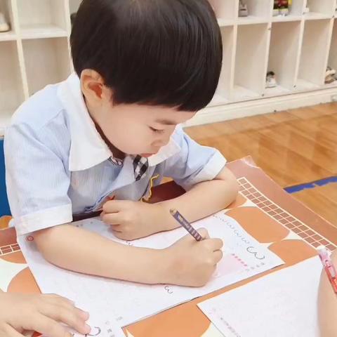 优优幼儿园KB3班(小周记)