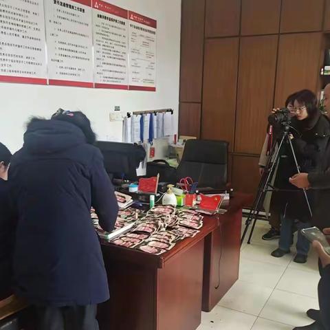 农行安庆怀宁支行团支部：学雷锋 担责任 树形象 ——帮助客户兑换大量火烧币获好评