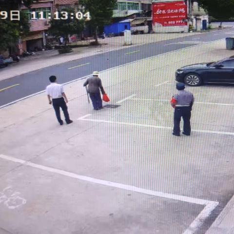 农行安庆怀宁支行团支部：“帮扶”与“尊重”