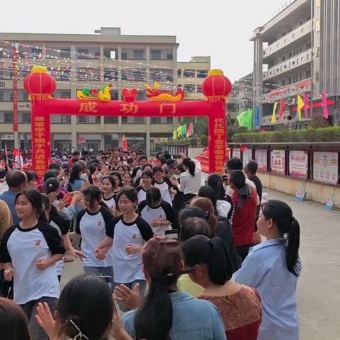 百日鏖战誓登峰，青春逐梦震乾坤——灵山县三隆中学举行2025年中考百日冲刺誓师大会
