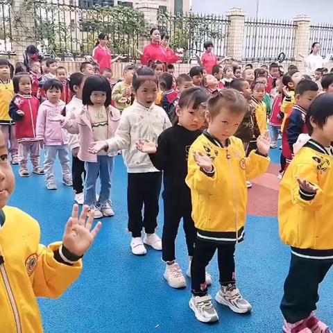 中三班小朋友幼儿园生活👦🏻👧🏻🏫👩🏻‍🏫