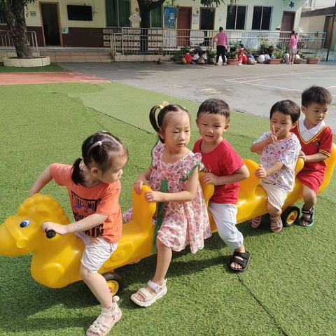 小三班《美丽的蝴蝶》